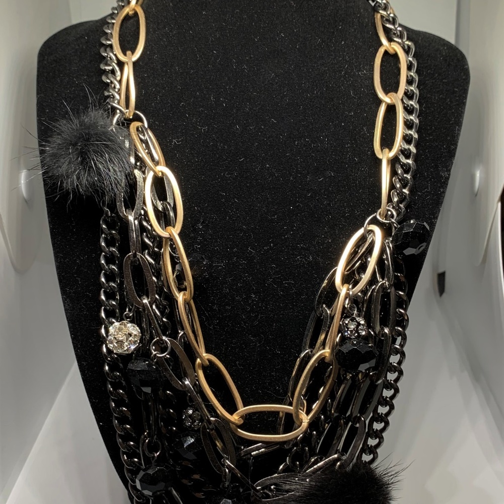 Modish Necklace and Earring Set